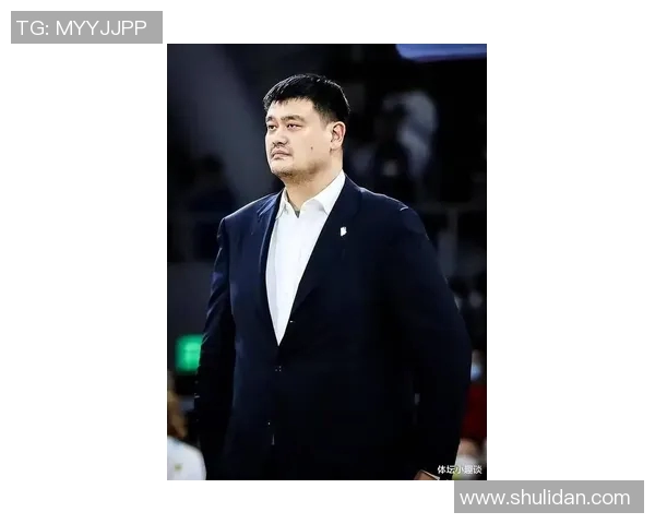 姚明在关键时刻逆袭爵士展现传奇风采与不屈精神