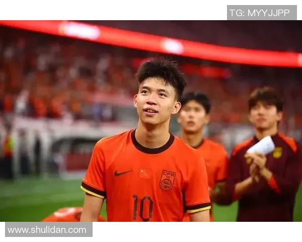 中国现役足球明星风采展现与未来发展潜力分析