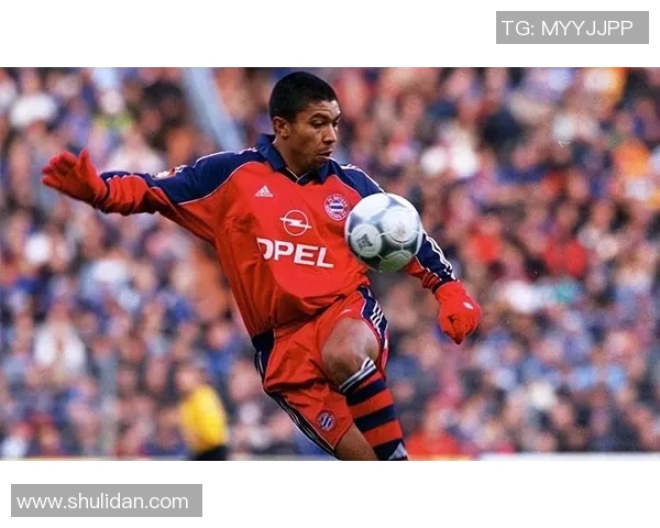 红色头发的足球明星在绿茵场上的传奇故事与辉煌成就