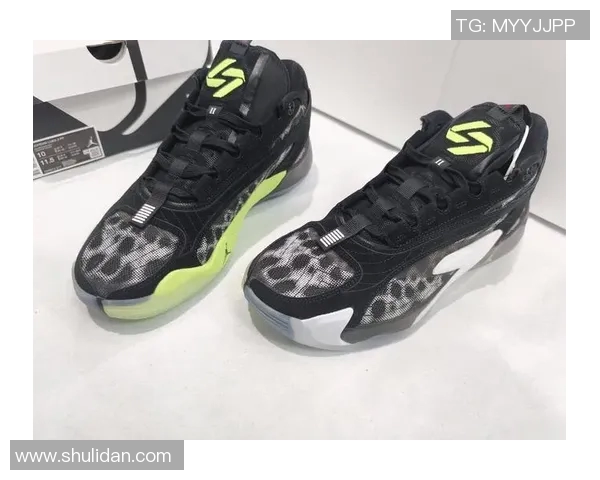 篮球明星探访篮球装备店揭秘球场必备神器与潮流趋势