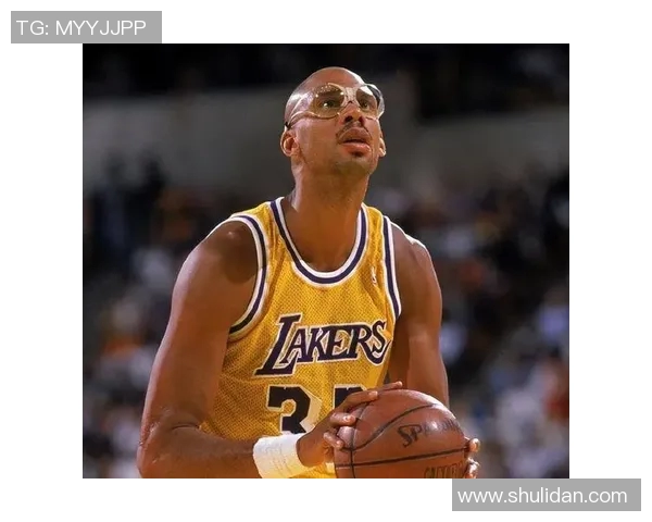 穿4号球衣的篮球巨星们及其辉煌职业生涯的回顾与分析