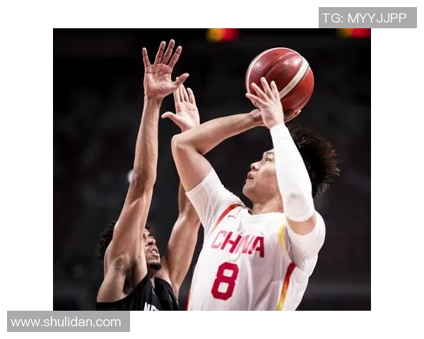 篮球明星因伤接受手术重返赛场的艰辛历程与康复之路